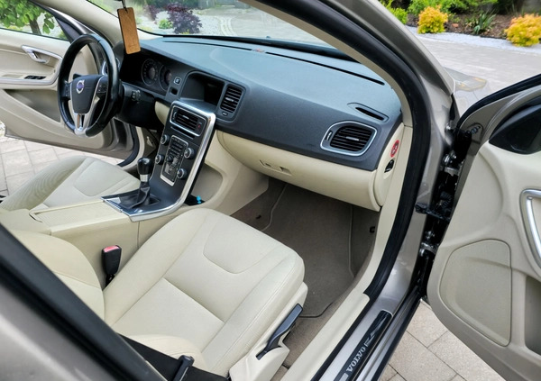 Volvo V60 cena 31900 przebieg: 201900, rok produkcji 2010 z Lublin małe 29